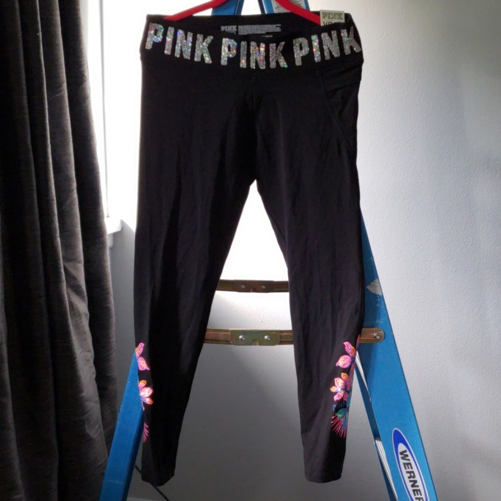 nwt Pink brand leggings /yoga pants sequins L